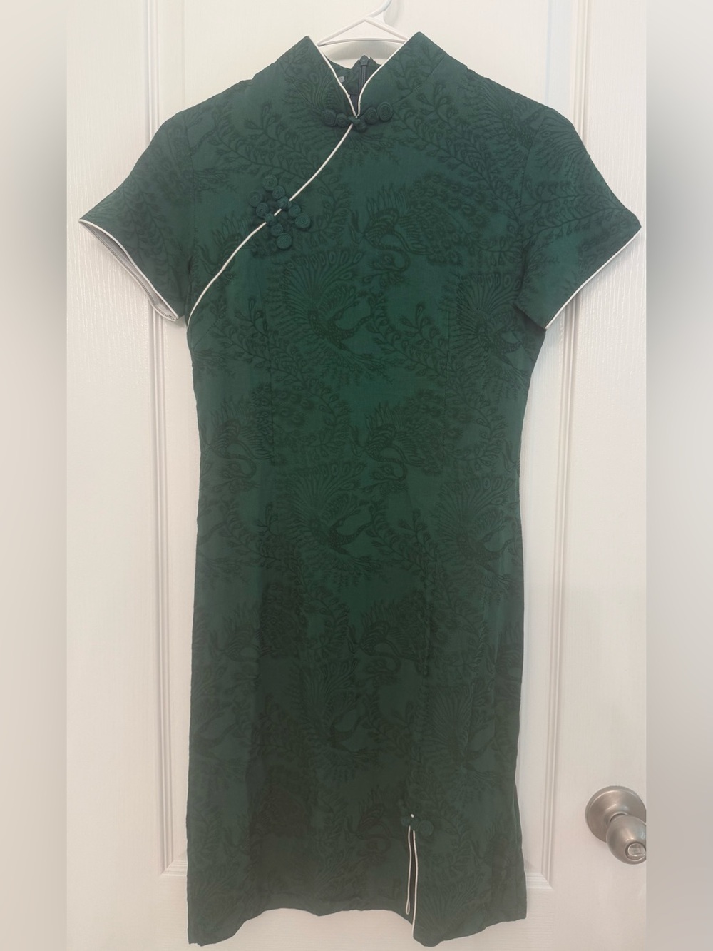 Green Short-Sleeve Qipao Dress with Contrast Piping & Rosettes
